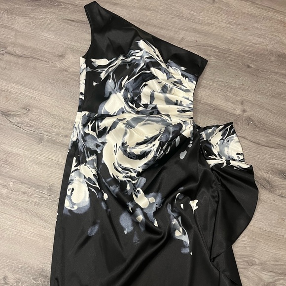 London Times One Shoulder Dress - Picture 2 of 10